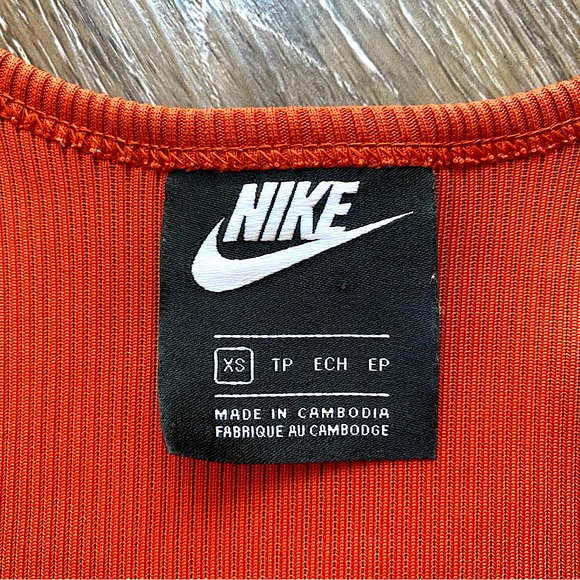 Vintage Style Nike Crop Top - Picture 3 of 3